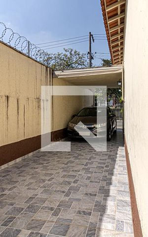 Casa à venda com 87m², 3 quartos e 5 vagas Casa à venda com 87m², 3 quartos e 5 vagasÁrea comum