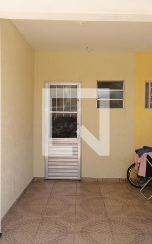 Casa de condomínio para alugar com 56m², 2 quartos e 1 vagaFachada da casa - Garagem
