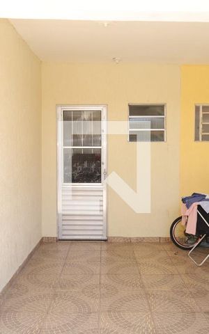 Casa de condomínio para alugar com 56m², 2 quartos e 1 vagaFachada da casa - Garagem
