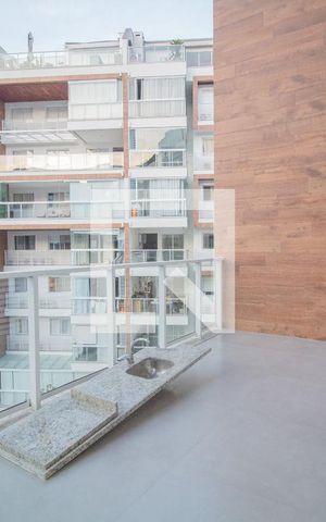 Apartamento à venda com 90m², 2 quartos e 1 vaga Apartamento à venda com 90m², 2 quartos e 1 vagaVaranda