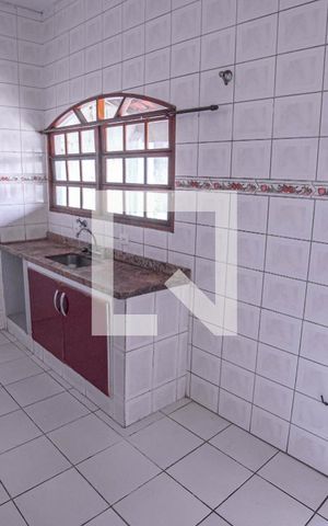 Casa para alugar com 160m², 5 quartos e 2 vagas Casa para alugar com 160m², 5 quartos e 2 vagasCozinha