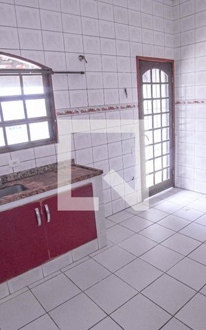Casa para alugar com 160m², 5 quartos e 2 vagas Casa para alugar com 160m², 5 quartos e 2 vagasCozinha
