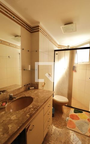 Apartamento para alugar com 290m², 4 quartos e 2 vagas Apartamento para alugar com 290m², 4 quartos e 2 vagasBanheiro 2