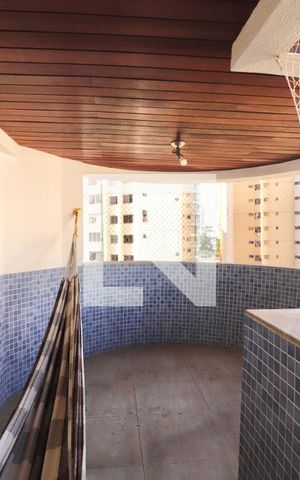 Apartamento para alugar com 290m², 4 quartos e 2 vagas Apartamento para alugar com 290m², 4 quartos e 2 vagasSacada/varanda