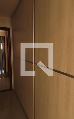 Apartamento para alugar com 290m², 4 quartos e 2 vagas Apartamento para alugar com 290m², 4 quartos e 2 vagasQuarto 1 - Armários