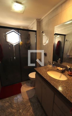 Apartamento para alugar com 290m², 4 quartos e 2 vagas Apartamento para alugar com 290m², 4 quartos e 2 vagasBanheiro 3