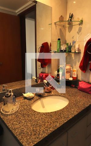 Apartamento para alugar com 290m², 4 quartos e 2 vagas Apartamento para alugar com 290m², 4 quartos e 2 vagasBanheiro 3