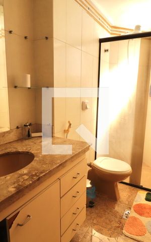 Apartamento para alugar com 290m², 4 quartos e 2 vagas Apartamento para alugar com 290m², 4 quartos e 2 vagasBanheiro 2