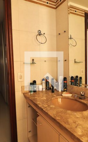 Apartamento para alugar com 290m², 4 quartos e 2 vagas Apartamento para alugar com 290m², 4 quartos e 2 vagasBanheiro 2