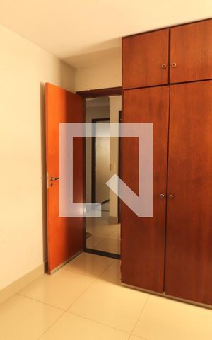Apartamento para alugar com 290m², 4 quartos e 2 vagas Apartamento para alugar com 290m², 4 quartos e 2 vagasQuarto 2 - Armários