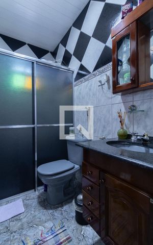 Casa à venda com 160m², 4 quartos e 3 vagas Casa à venda com 160m², 4 quartos e 3 vagasBanheiro
