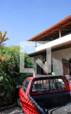 Casa à venda com 400m², 3 quartos e 3 vagasGaragem e jardim frontal