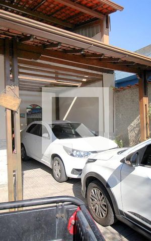 Casa à venda com 400m², 3 quartos e 3 vagasGaragem e jardim frontal