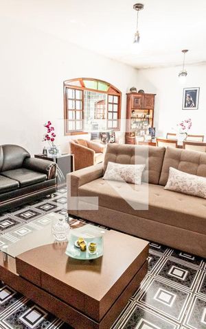 Casa para alugar com 279m², 3 quartos e 5 vagas Casa para alugar com 279m², 3 quartos e 5 vagasSala