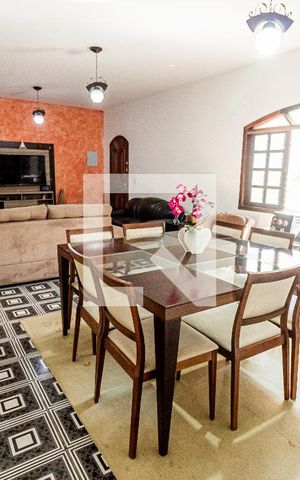 Casa para alugar com 279m², 3 quartos e 5 vagas Casa para alugar com 279m², 3 quartos e 5 vagasSala de Jantar