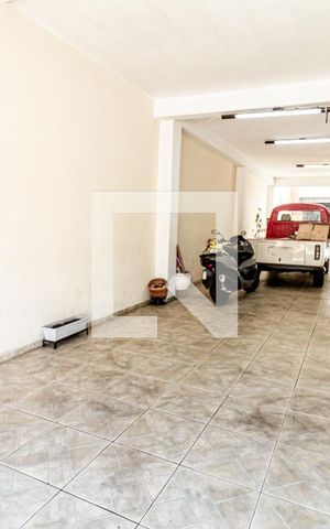 Casa para alugar com 279m², 3 quartos e 5 vagas Casa para alugar com 279m², 3 quartos e 5 vagasGaragem