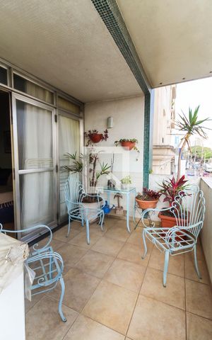 Apartamento à venda com 212m², 3 quartos e 1 vaga Apartamento à venda com 212m², 3 quartos e 1 vagaVaranda
