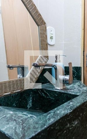Casa à venda com 250m², 4 quartos e 2 vagas Casa à venda com 250m², 4 quartos e 2 vagasLavabo