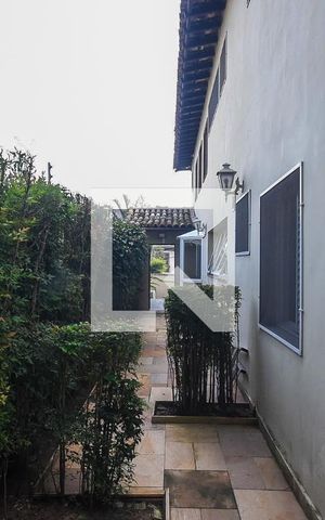 Casa à venda com 620m², 5 quartos e 5 vagasLateral