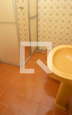 Casa à venda com 178m², 3 quartos e 2 vagas Casa à venda com 178m², 3 quartos e 2 vagasBanheiro da suíte
