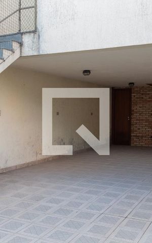 Casa à venda com 200m², 3 quartos e 4 vagas Casa à venda com 200m², 3 quartos e 4 vagasÁrea externa