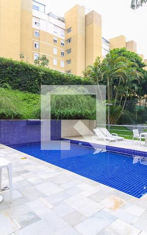 Apartamento à venda com 212m², 3 quartos e 3 vagas Apartamento à venda com 212m², 3 quartos e 3 vagasÁrea comum - Piscina
