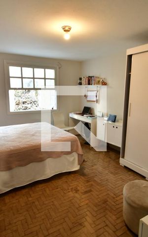 Casa à venda com 260m², 4 quartos e 1 vagaDormitório Suíte Edícula