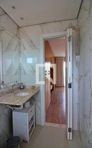 Casa de condomínio à venda com 232m², 3 quartos e 2 vagasQuarto 1 - Suíte Banheiro 
