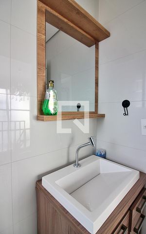 Casa de condomínio à venda com 232m², 3 quartos e 2 vagasBanheiro Social