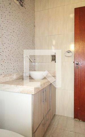 Casa à venda com 150m², 5 quartos e 3 vagasBanheiro