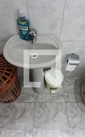 Casa à venda com 300m², 2 quartos e 3 vagasBanheiro Social