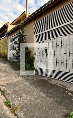 Casa à venda com 156m², 3 quartos e 2 vagasFachada