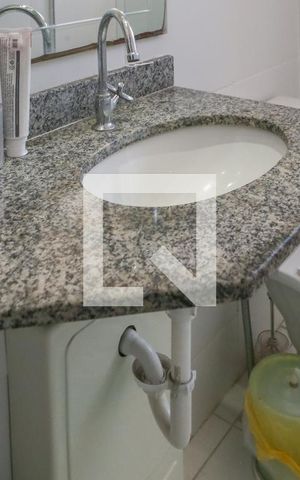 Apartamento à venda com 70m², 2 quartos e 2 vagas Apartamento à venda com 70m², 2 quartos e 2 vagasBanheiro da Suíte