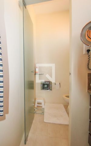 Casa à venda com 525m², 5 quartos e 5 vagas Casa à venda com 525m², 5 quartos e 5 vagasBanheiro do Quarto 4