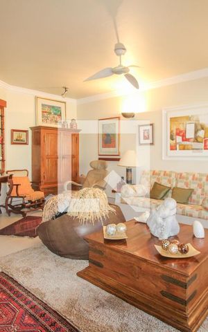 Casa à venda com 525m², 5 quartos e 5 vagas Casa à venda com 525m², 5 quartos e 5 vagasSala