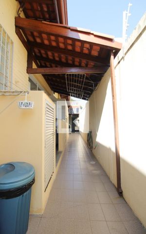 Casa à venda com 525m², 5 quartos e 5 vagas Casa à venda com 525m², 5 quartos e 5 vagasÁrea Externa