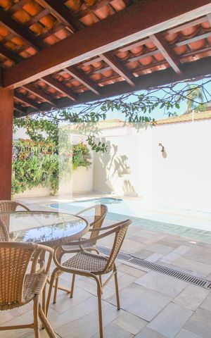 Casa à venda com 525m², 5 quartos e 5 vagas Casa à venda com 525m², 5 quartos e 5 vagasÁrea Externa