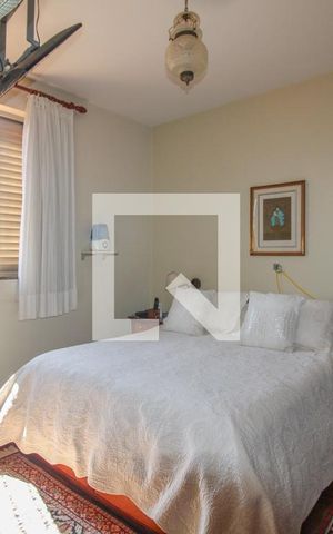 Casa à venda com 525m², 5 quartos e 5 vagas Casa à venda com 525m², 5 quartos e 5 vagasQuarto 4