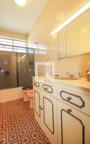 Casa à venda com 525m², 5 quartos e 5 vagas Casa à venda com 525m², 5 quartos e 5 vagasBanheiro Social