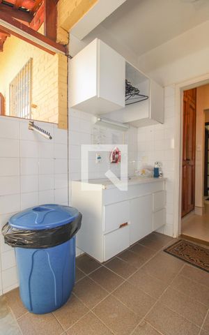Casa à venda com 525m², 5 quartos e 5 vagas Casa à venda com 525m², 5 quartos e 5 vagasÁrea de Serviço