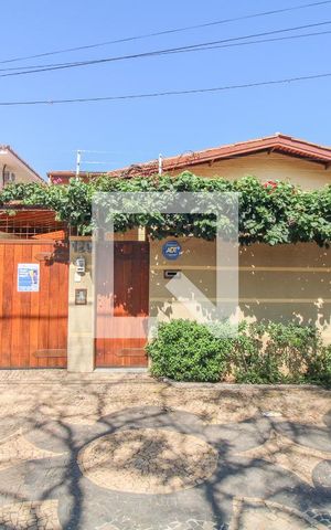 Casa à venda com 525m², 5 quartos e 5 vagas Casa à venda com 525m², 5 quartos e 5 vagasFachada