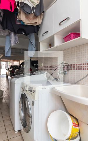 Casa à venda com 220m², 3 quartos e 4 vagasÁrea de Serviço