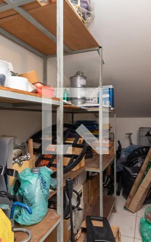 Casa à venda com 220m², 3 quartos e 4 vagasGaragem - Depósito