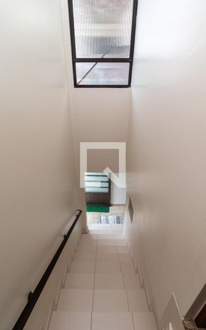 Casa à venda com 220m², 3 quartos e 4 vagasEscada