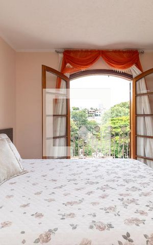 Casa à venda com 220m², 3 quartos e 4 vagasSuíte