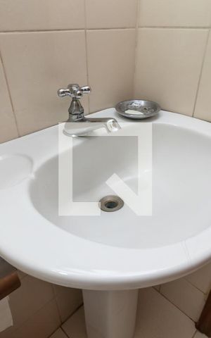 Casa à venda com 220m², 3 quartos e 4 vagasBanheiro de Serviço