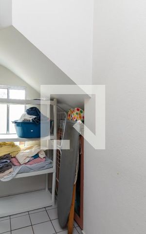 Casa à venda com 220m², 3 quartos e 4 vagasQuarto de Serviço