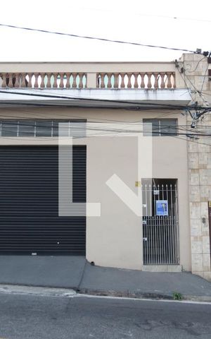 Casa à venda com 200m², 3 quartos e 3 vagasFachada