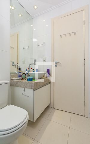 Casa de condomínio à venda com 126m², 3 quartos e 2 vagas Casa de condomínio à venda com 126m², 3 quartos e 2 vagasBanheiro da Suíte