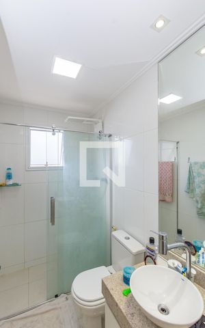 Casa de condomínio à venda com 126m², 3 quartos e 2 vagas Casa de condomínio à venda com 126m², 3 quartos e 2 vagasBanheiro da Suíte